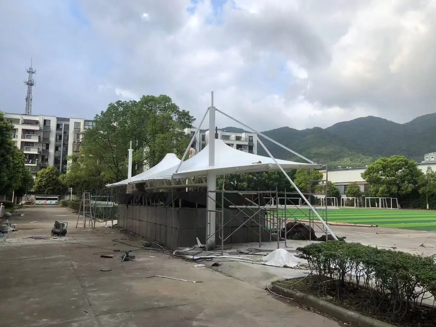2026年贵州都匀停车棚球场棚改造纪实：老旧雨棚换新，运维压力怎么降